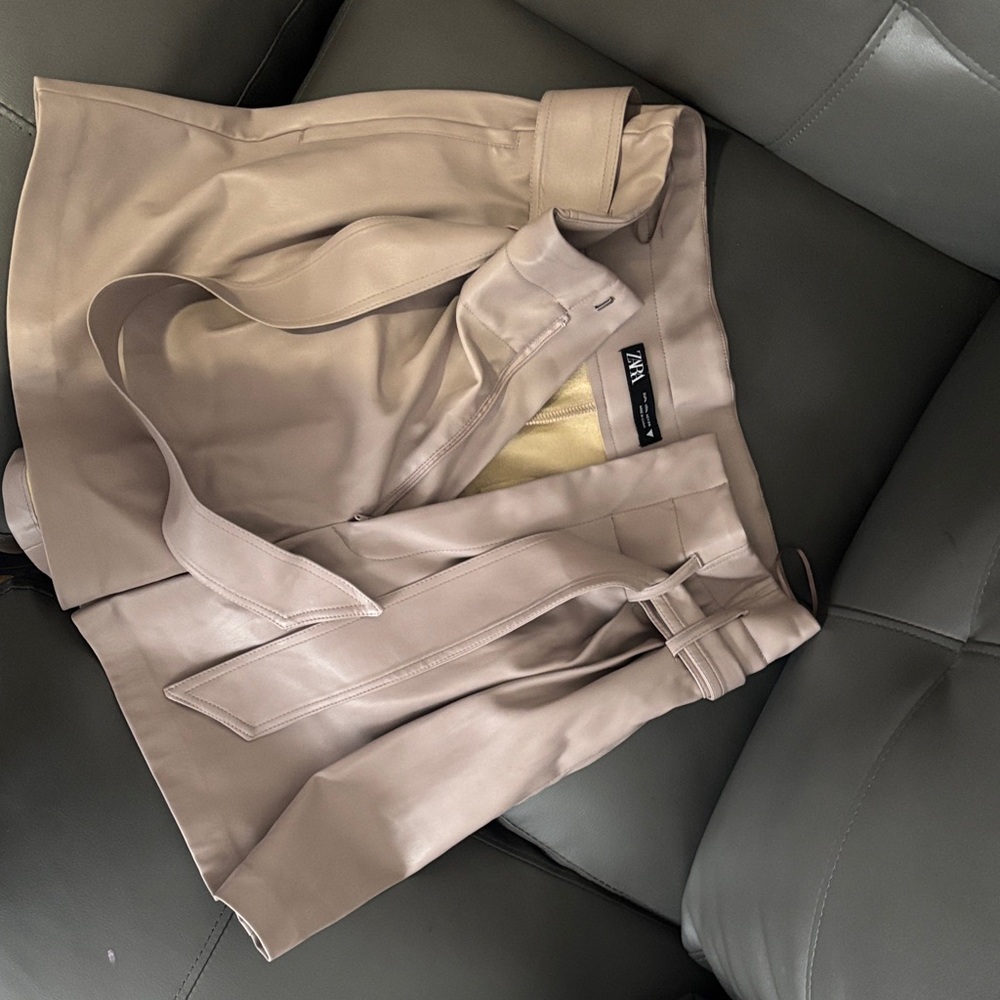 Zara Women's Beige Belted Cargo Shorts